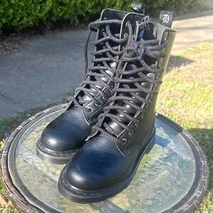 Demonia 6 combat boots 10 hole side zip NEW